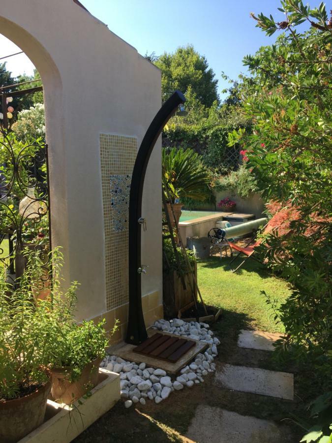 Le Clos Martin Eyragues Kültér fotó